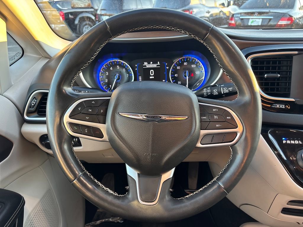 Used 2022 Chrysler Voyager LX image 20