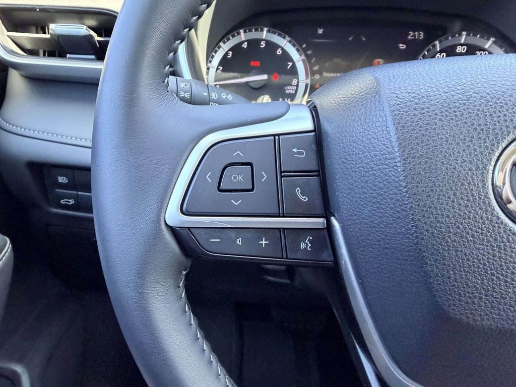 Used 2022 Toyota Highlander XLE image 8