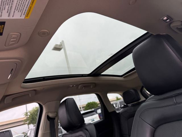Used 2023 Lincoln Corsair Reserve w/ Equipment Group 202A AWD/4WD image 17