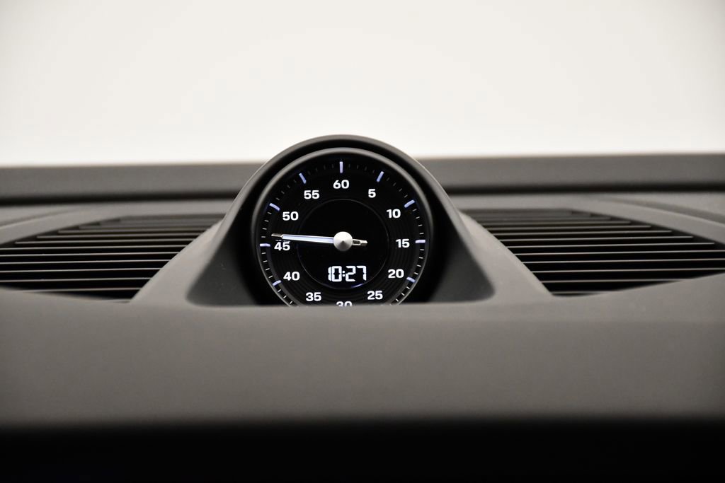 Used 2025 Porsche Macan 4S Electric image 32