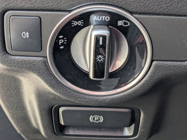 Used 2019 INFINITI QX30 w/ Navigation Package image 11