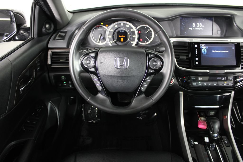 Used 2017 Honda Accord Touring image 7