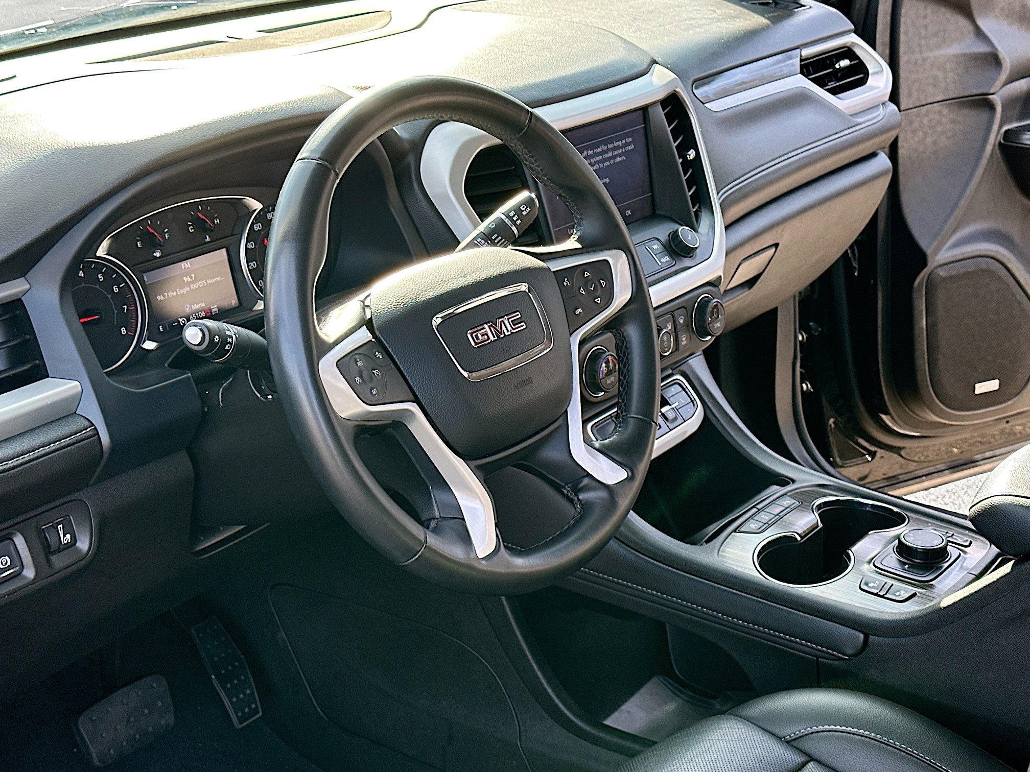 Used 2023 GMC Acadia SLT image 5