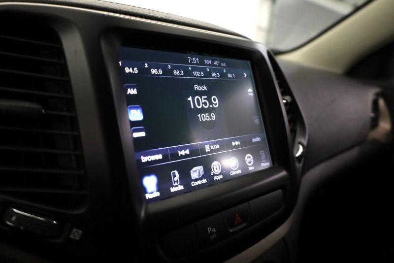 Used 2018 Jeep Cherokee Limited image 16