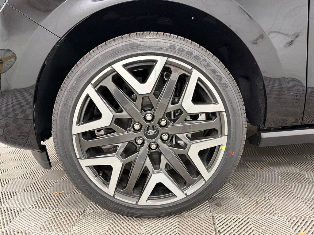 New 2026 Ford Expedition Platinum image 13