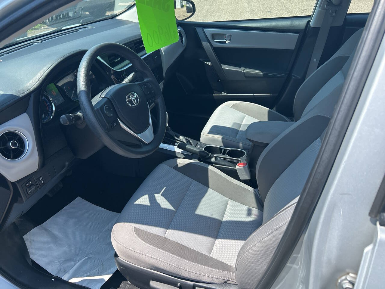 Used 2017 Toyota Corolla LE FWD image 6