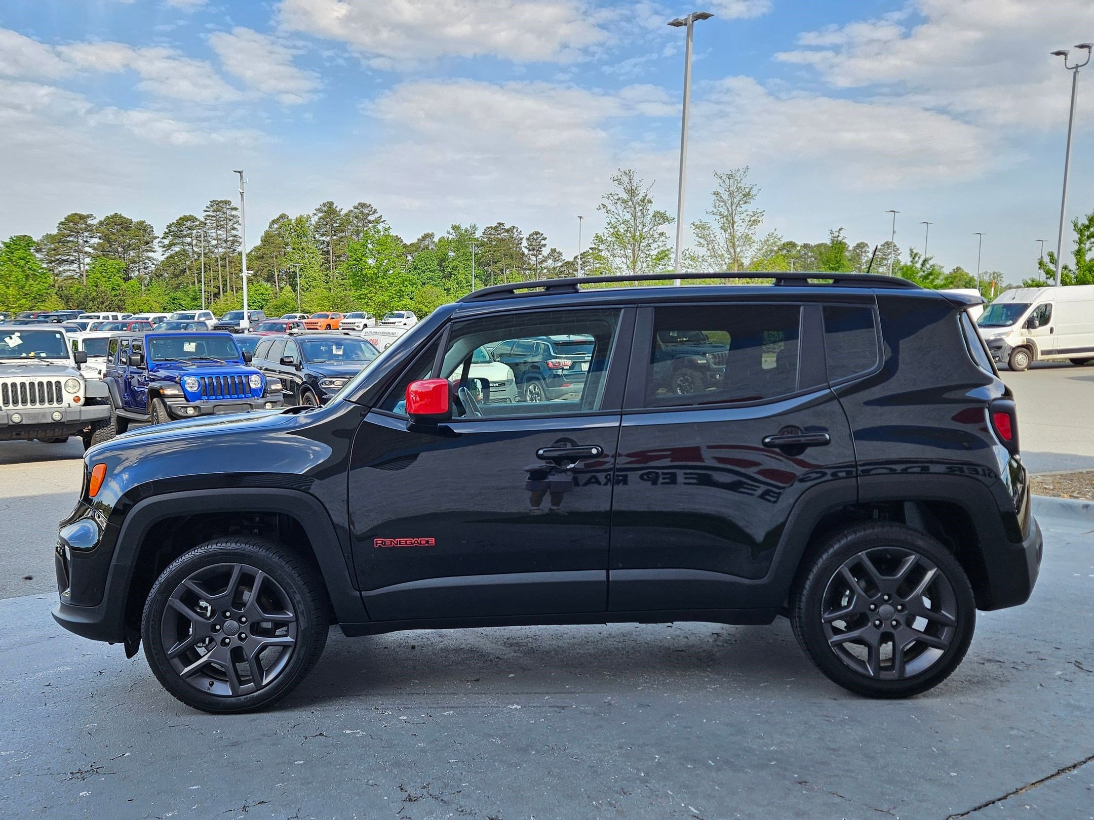 Used 2022 Jeep Renegade Latitude w/ Convenience Group AWD/4WD image 4