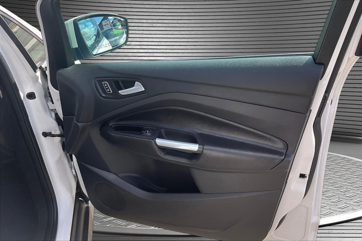 Used 2013 Ford C-MAX Energi FWD image 26