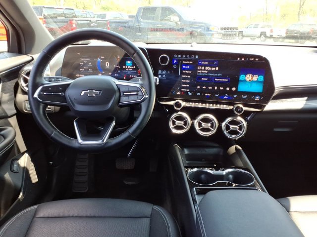 Used 2025 Chevrolet Blazer EV LT FWD image 9