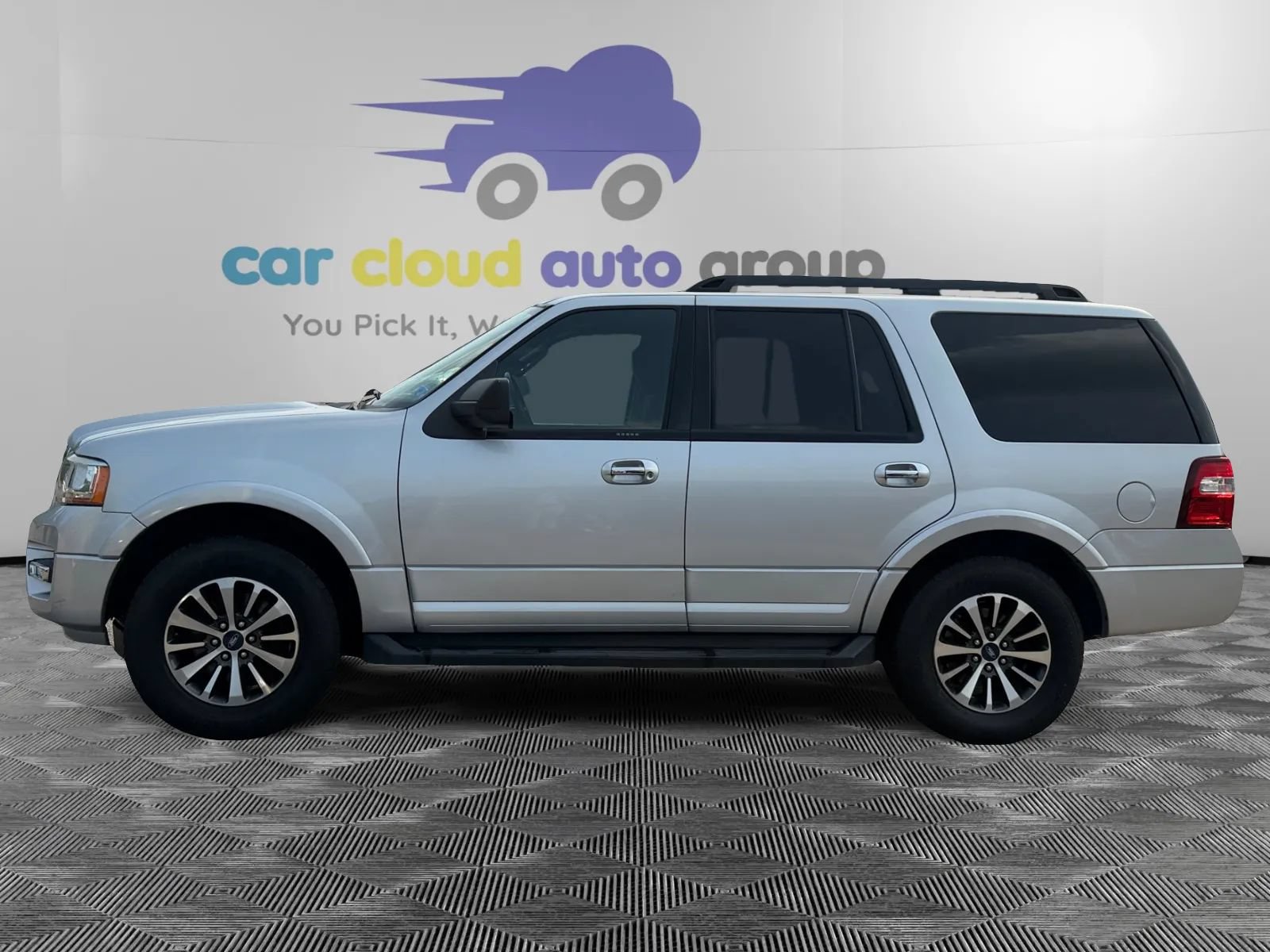 Used 2015 Ford Expedition XLT AWD/4WD image 2
