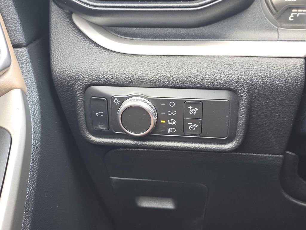 Used 2021 Ford Explorer XLT image 31