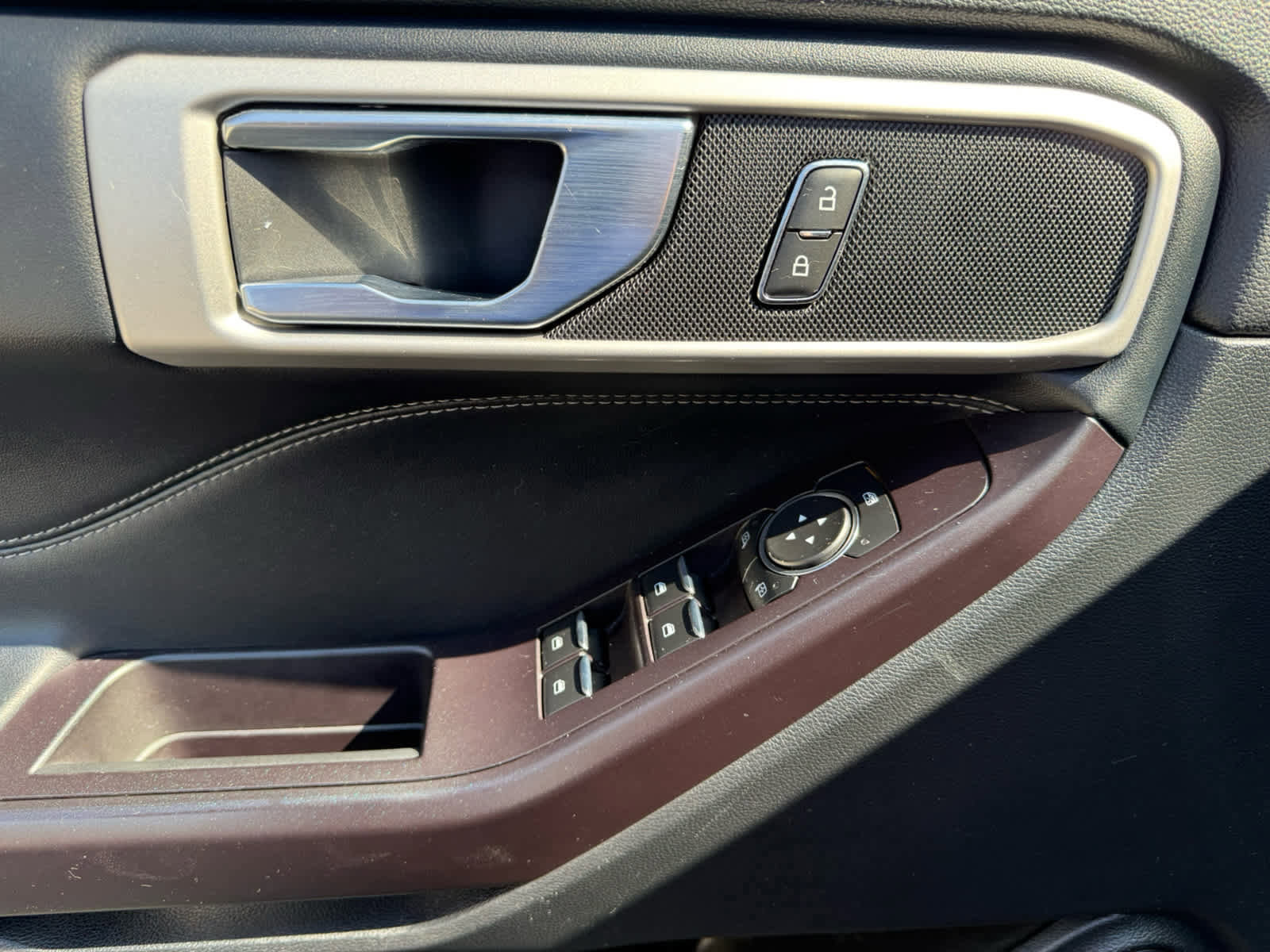 Used 2020 Ford Explorer XLT w/ Equipment Group 202A image 14