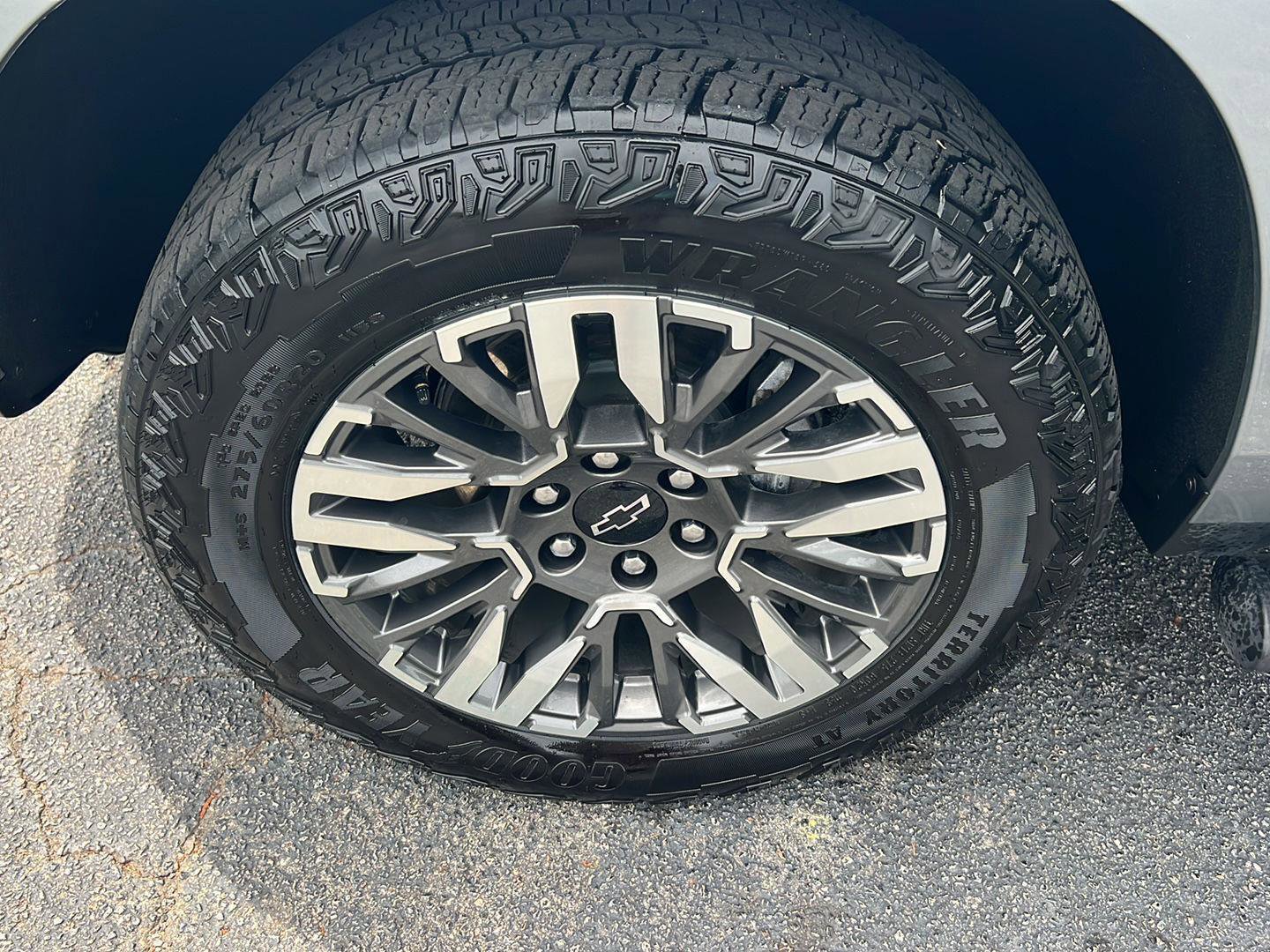 Used 2025 Chevrolet Tahoe Z71 w/ Z71 Off-Road Package AWD/4WD image 40