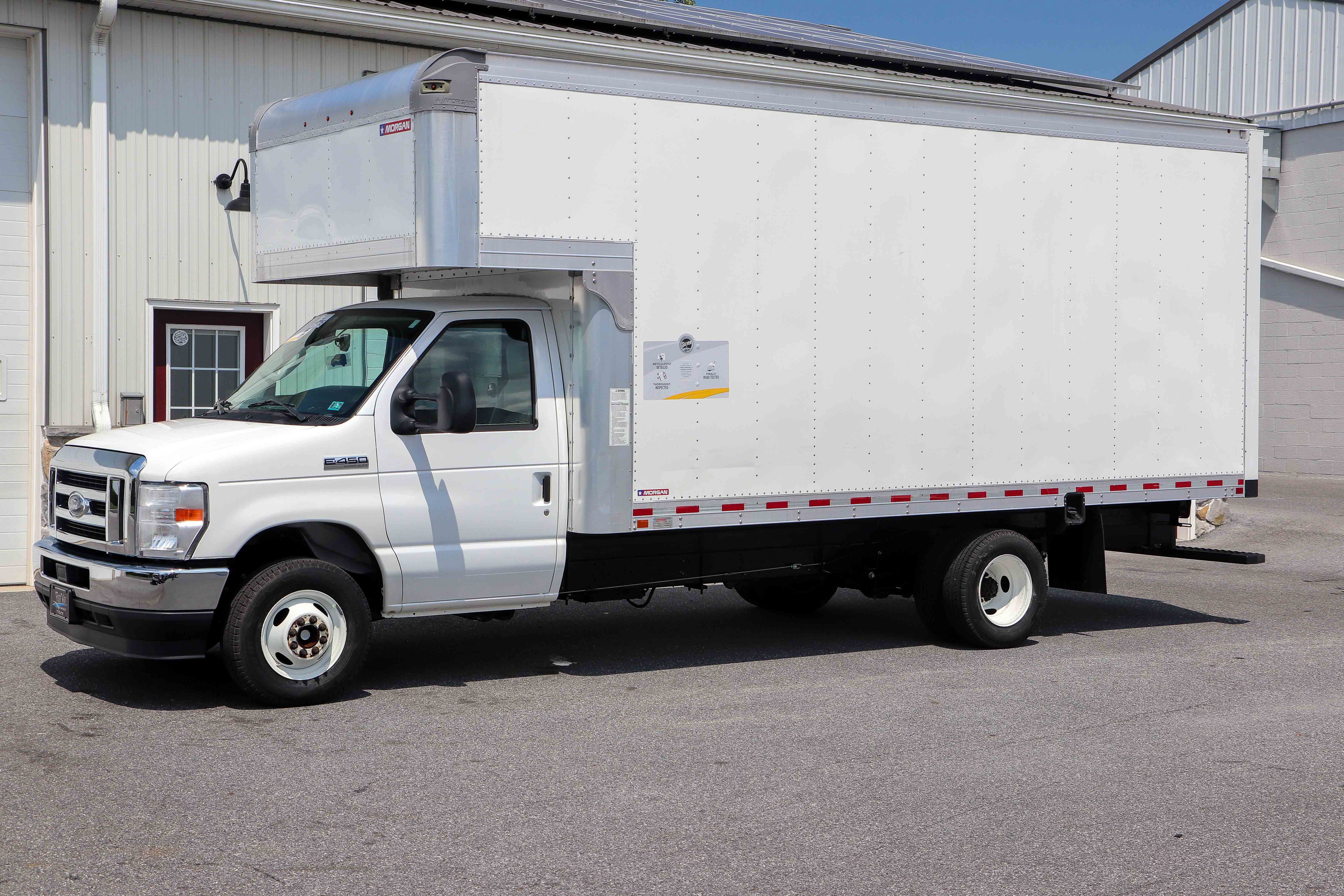 Used 2024 Ford E-450 and Econoline 450 Super Duty w/ Driver's Safety Package RWD image 7