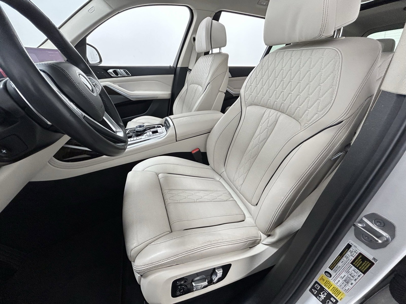 Used 2023 BMW X7 xDrive40i w/ Executive Package image 30