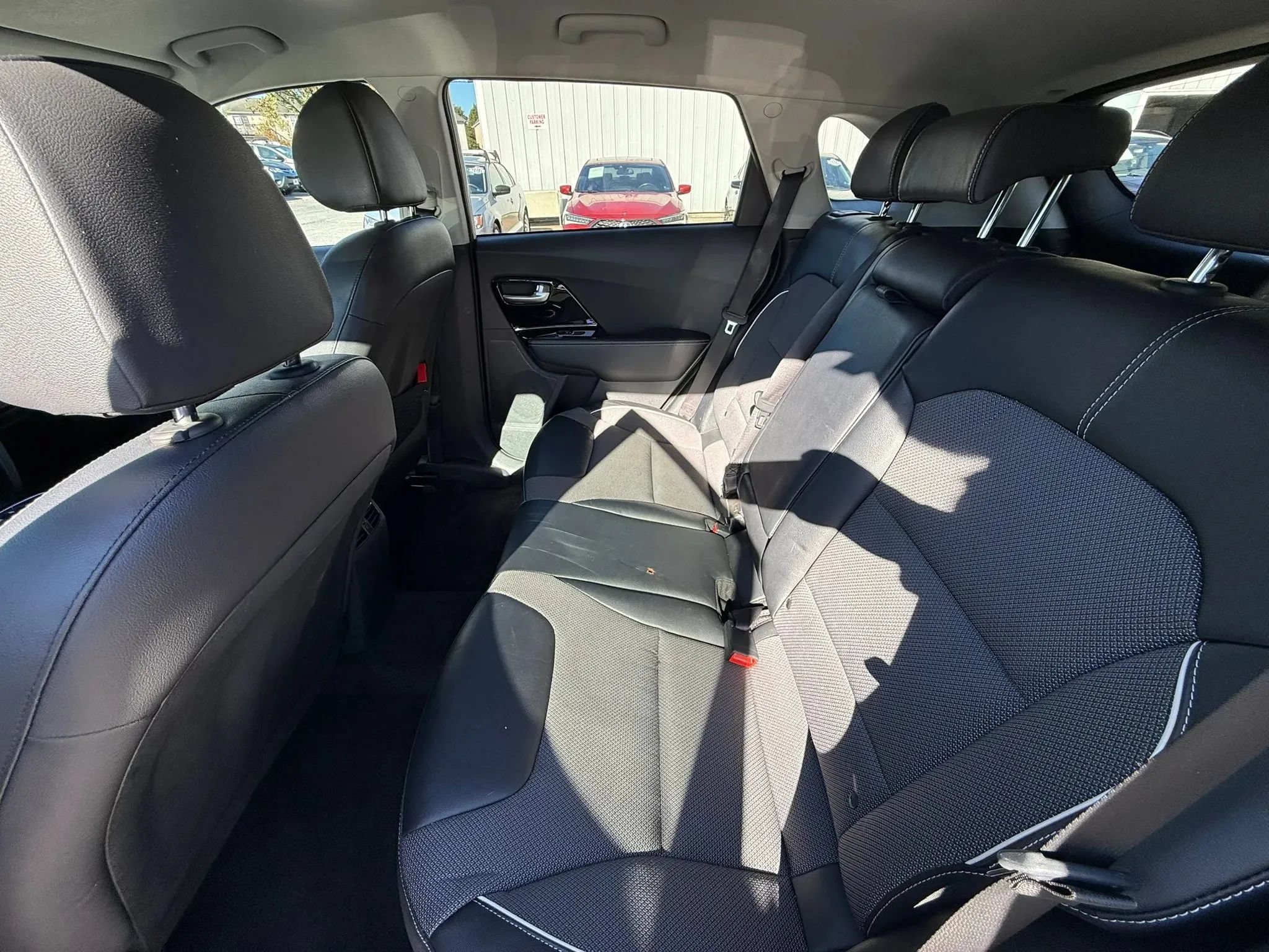 Used 2022 Kia Niro EX w/ Cold Weather Package FWD image 12