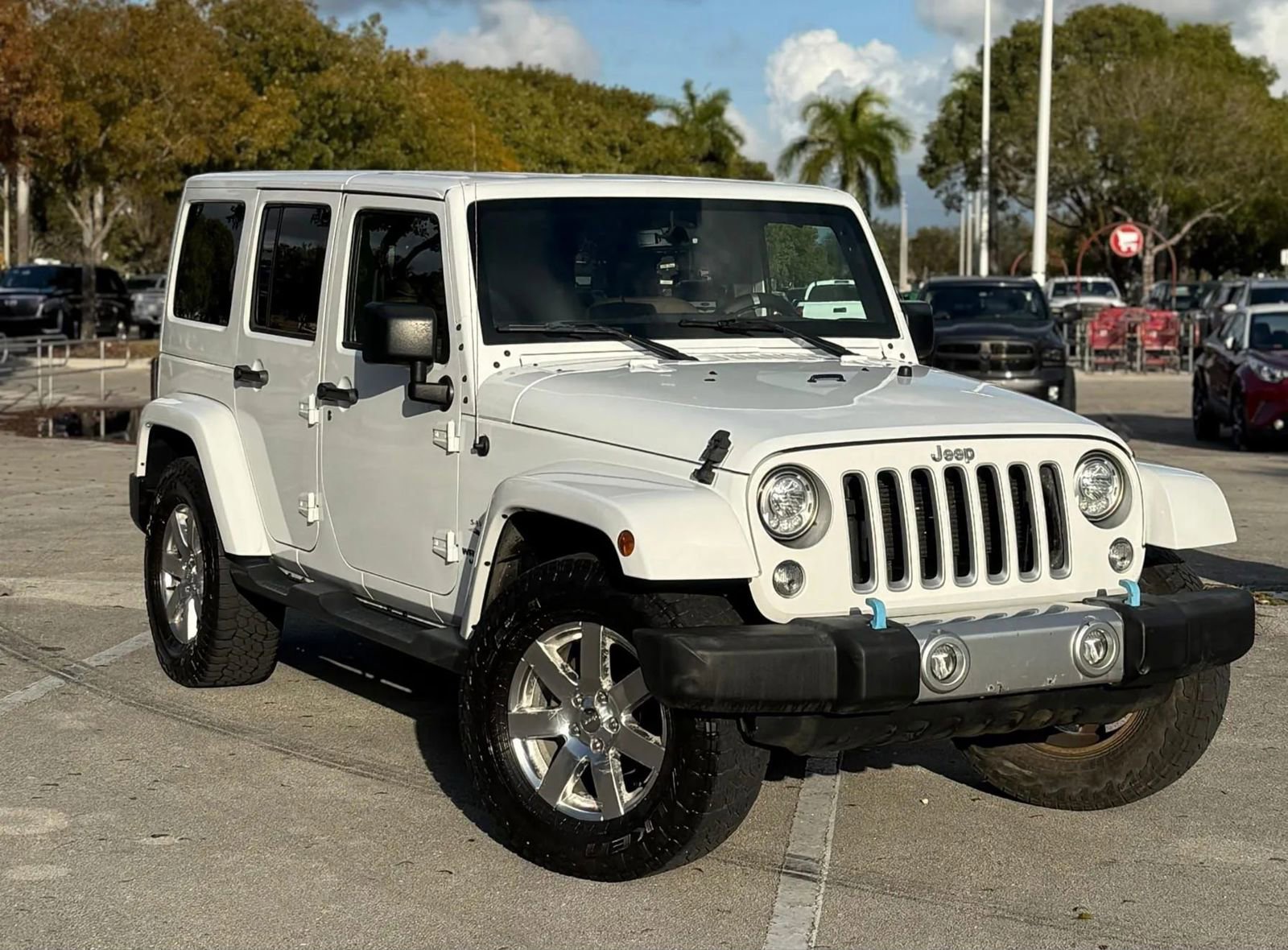 Used 2017 Jeep Wrangler Unlimited Sahara w/ Connectivity Group image 8