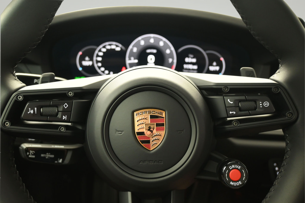 Used 2025 Porsche 911 Carrera GTS RWD image 21