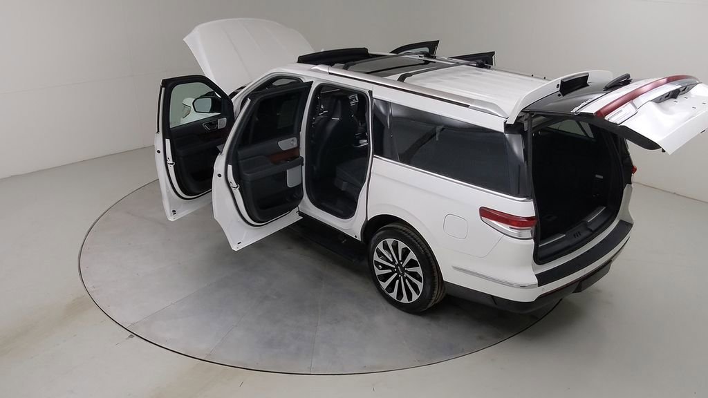 Used 2023 Lincoln Navigator L Reserve w/ Equipment Group 201A image 57