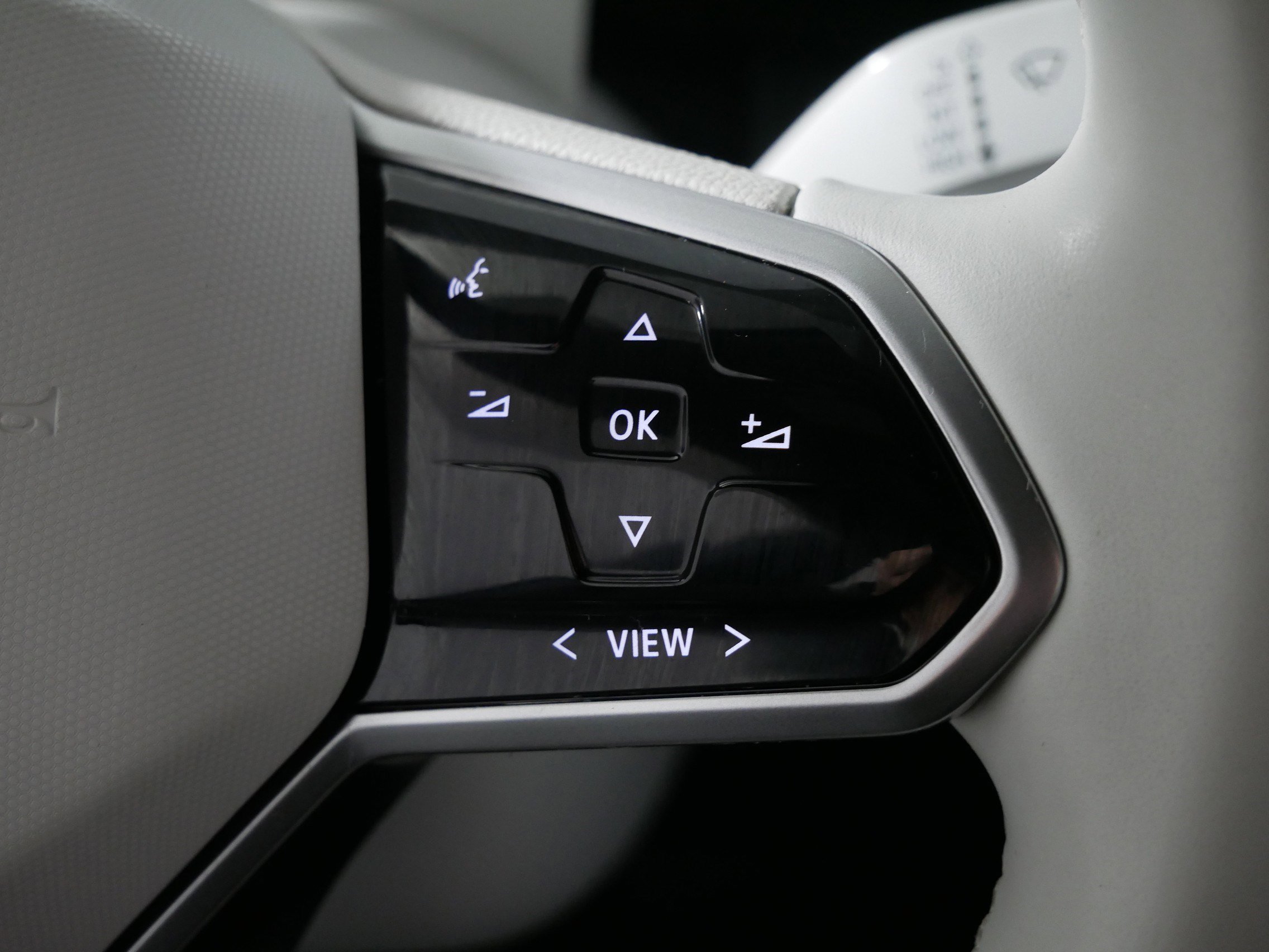 Used 2023 Volkswagen ID.4 S image 28