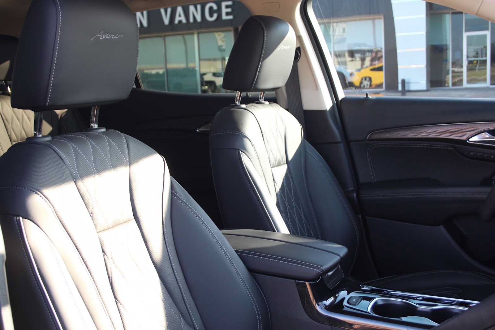 Used 2023 Buick Envision Avenir AWD/4WD image 20