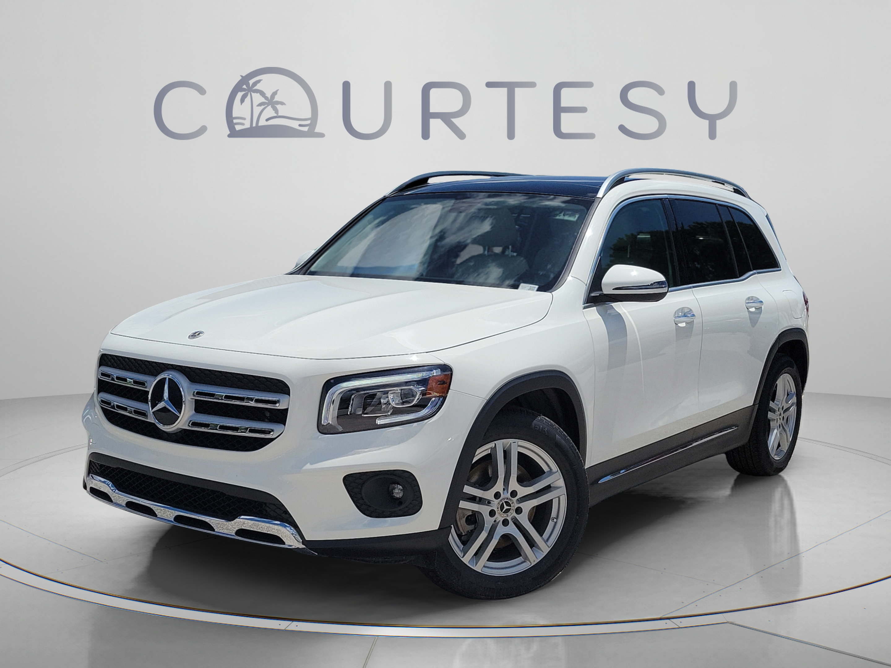 Used 2023 Mercedes-Benz GLB 250 image 1
