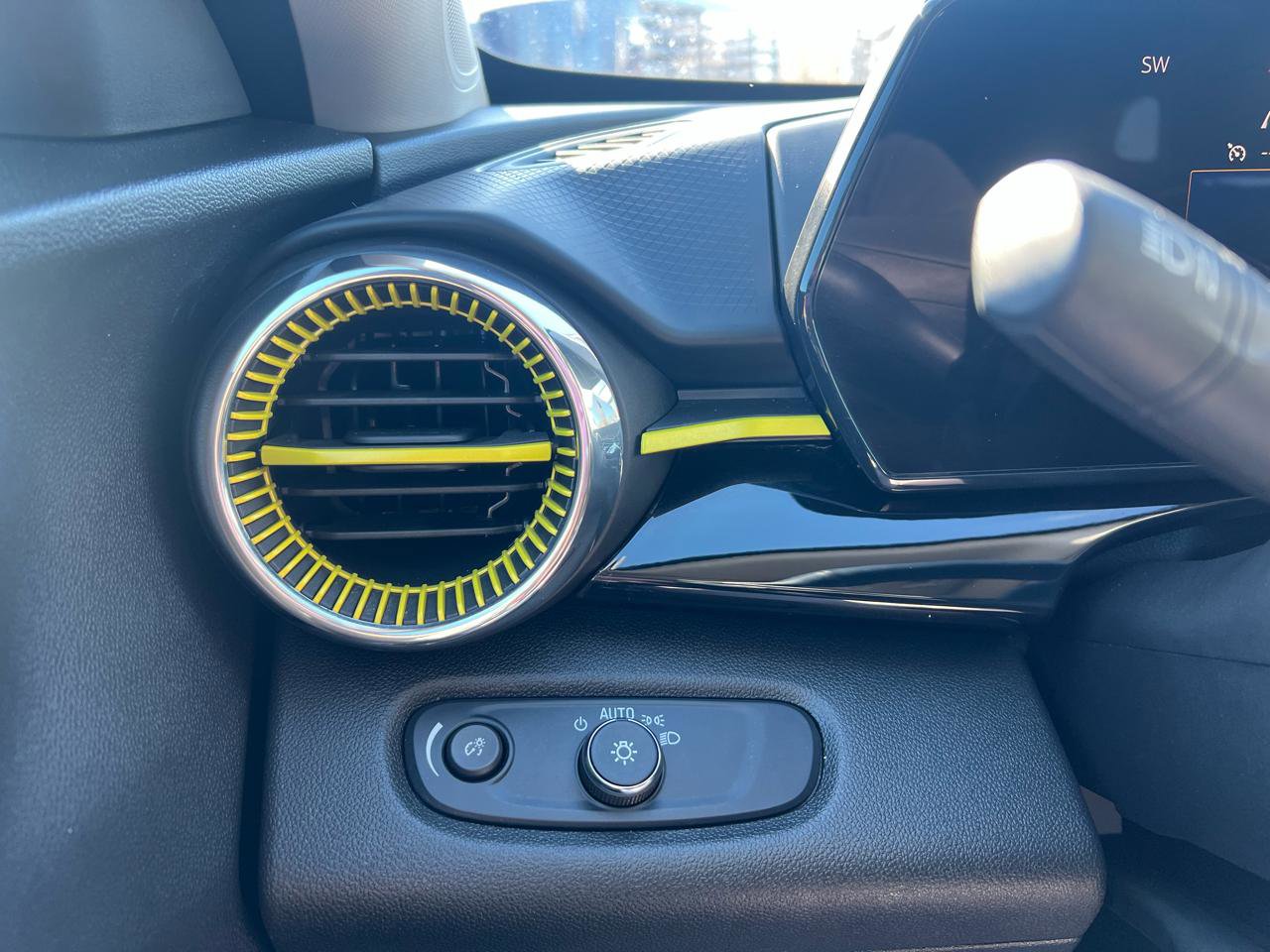 Used 2024 Chevrolet Trax ACTIV w/ Sunroof Package image 21