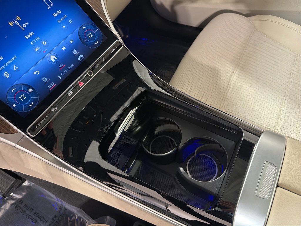 Used 2024 Mercedes-Benz GLC 300 4MATIC image 17