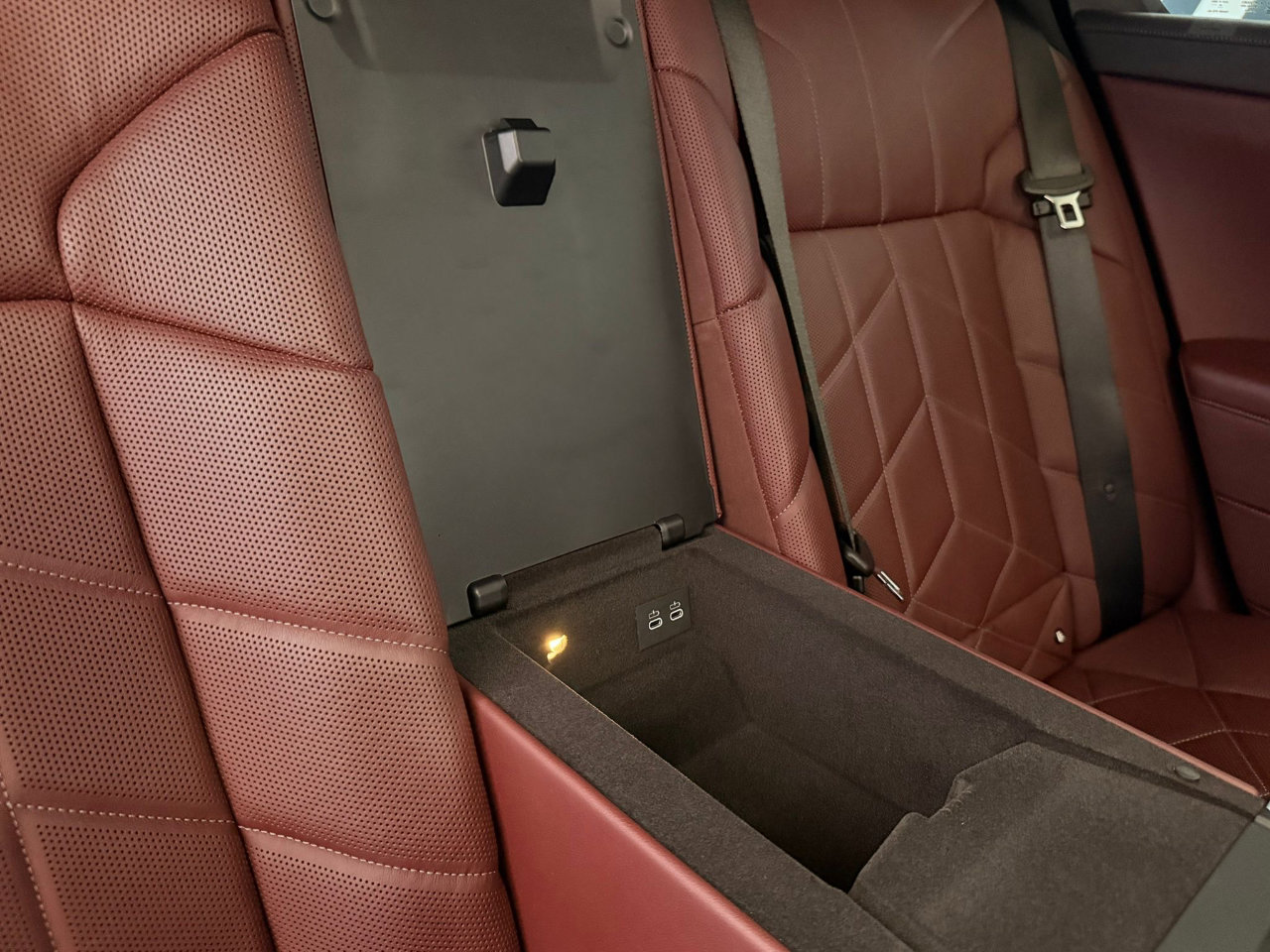 Used 2023 BMW 760i xDrive w/ Executive Package image 33