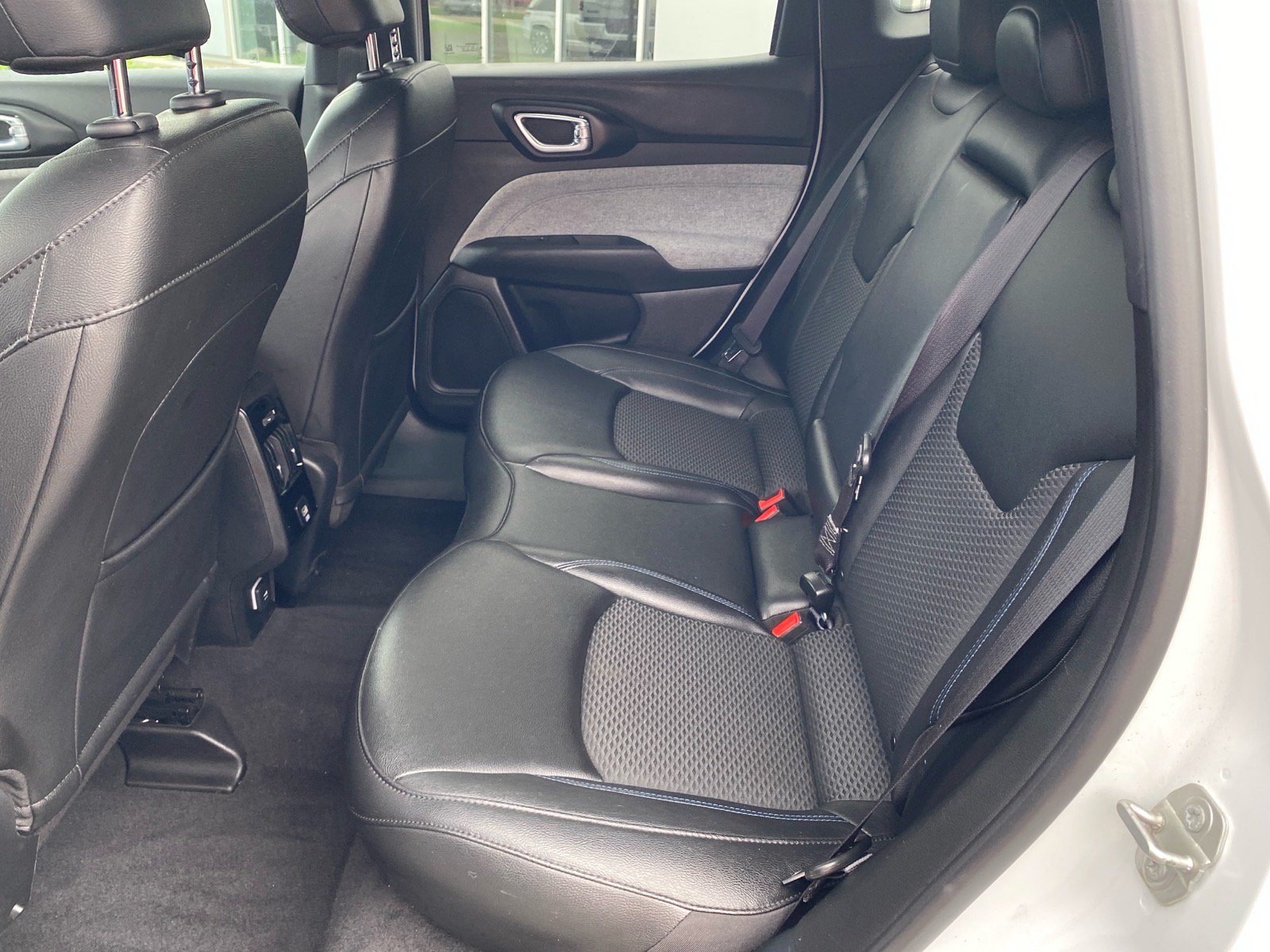Used 2024 Jeep Compass Latitude AWD/4WD image 23