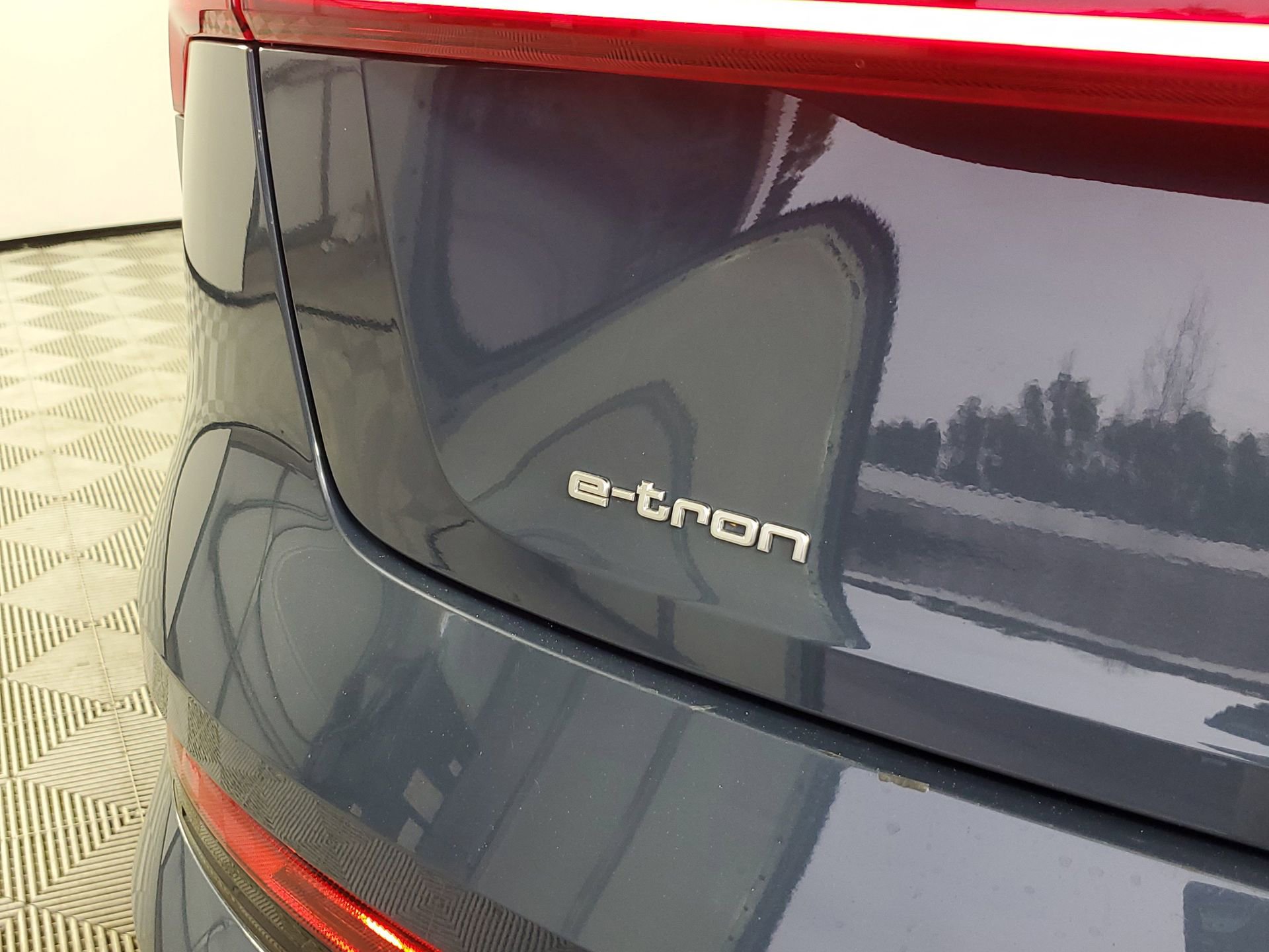 Used 2023 Audi e-tron Premium Plus w/ Premium Plus Package image 19