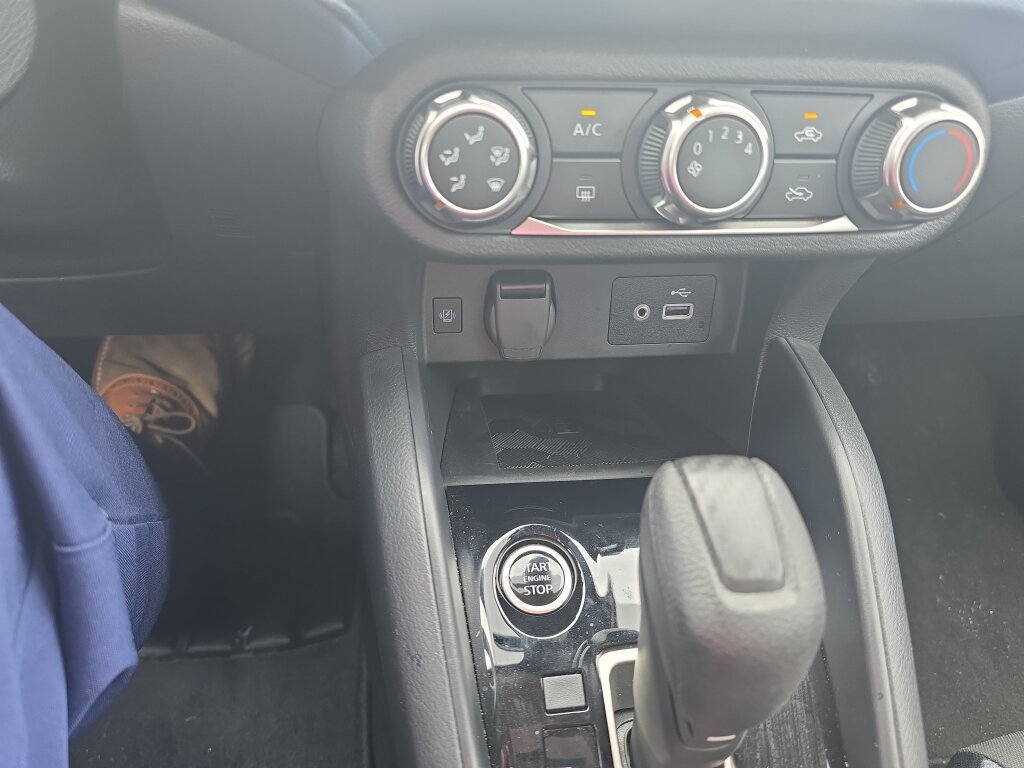 Used 2025 Nissan Versa SV w/ Trunk Package FWD image 18