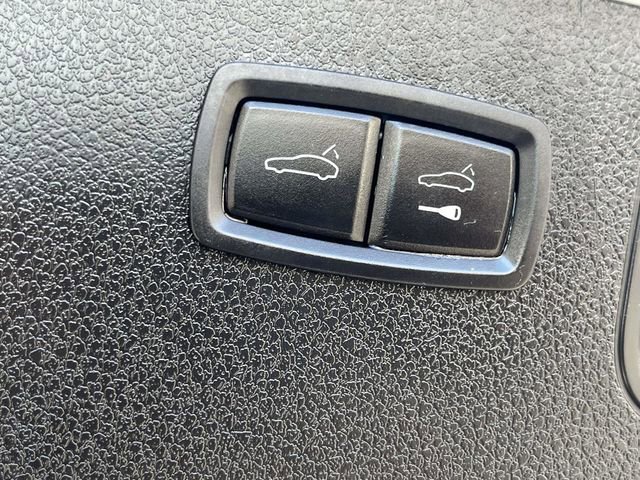 Used 2023 Porsche Macan Turbo image 15