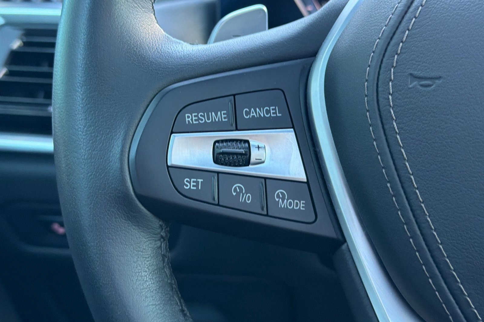 Used 2026 BMW X5 xDrive40i w/ Climate Comfort Package image 32