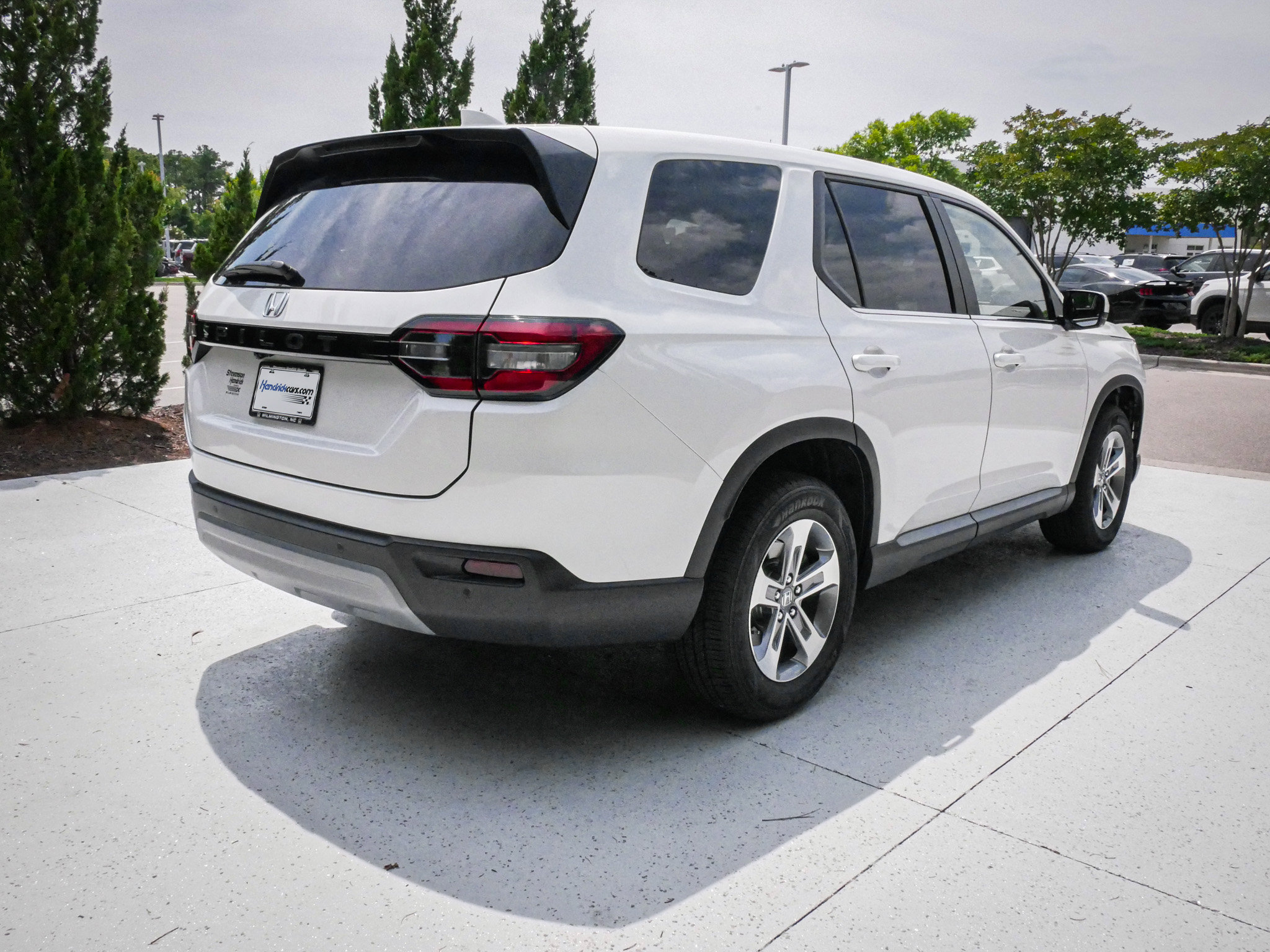 Used 2025 Honda Pilot EX-L image 10