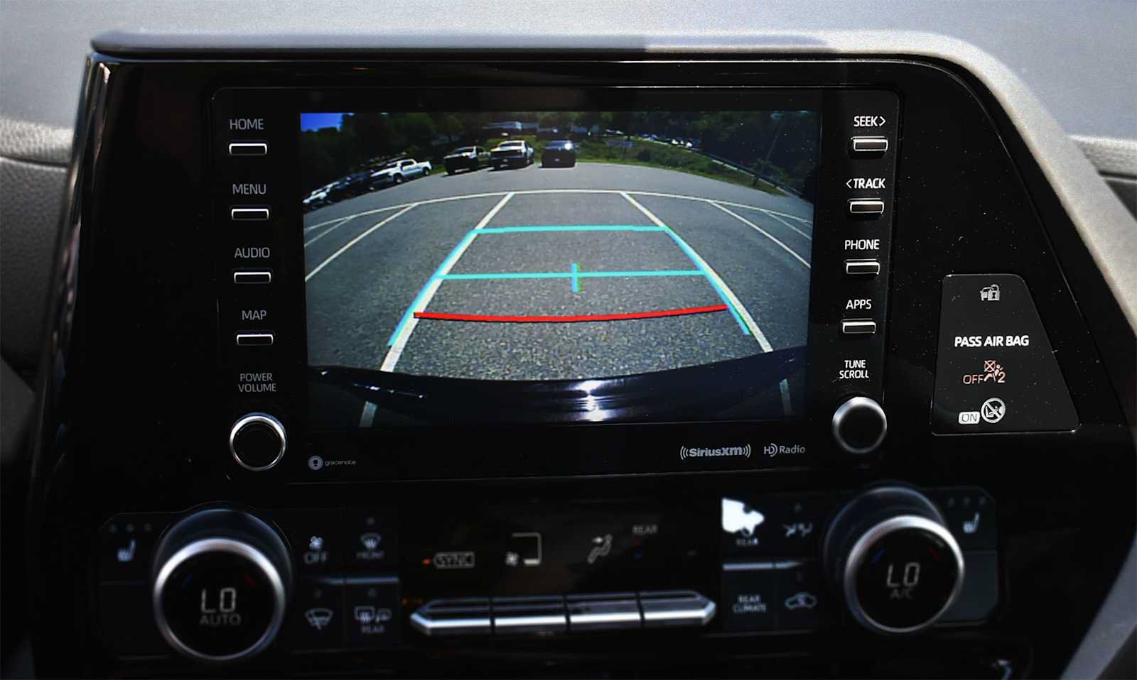 Used 2021 Toyota Highlander XLE AWD/4WD image 21