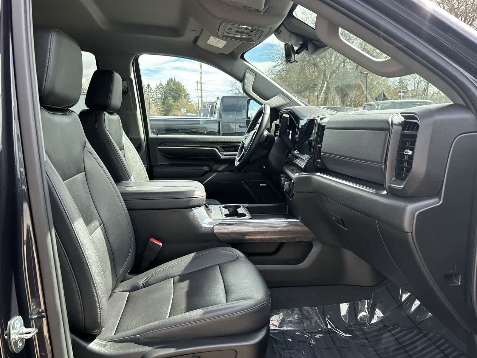 Used 2024 Chevrolet Silverado 3500 LTZ w/ LTZ Convenience Package image 8