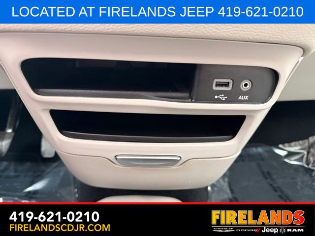 Used 2019 Chrysler Pacifica Limited FWD image 32