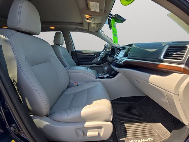 Used 2015 Toyota Highlander Limited Platinum image 15