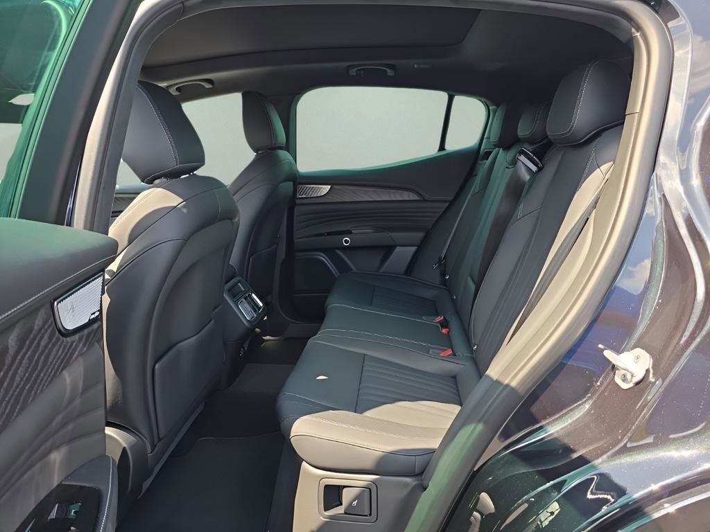 New 2025 Maserati Grecale GT image 30