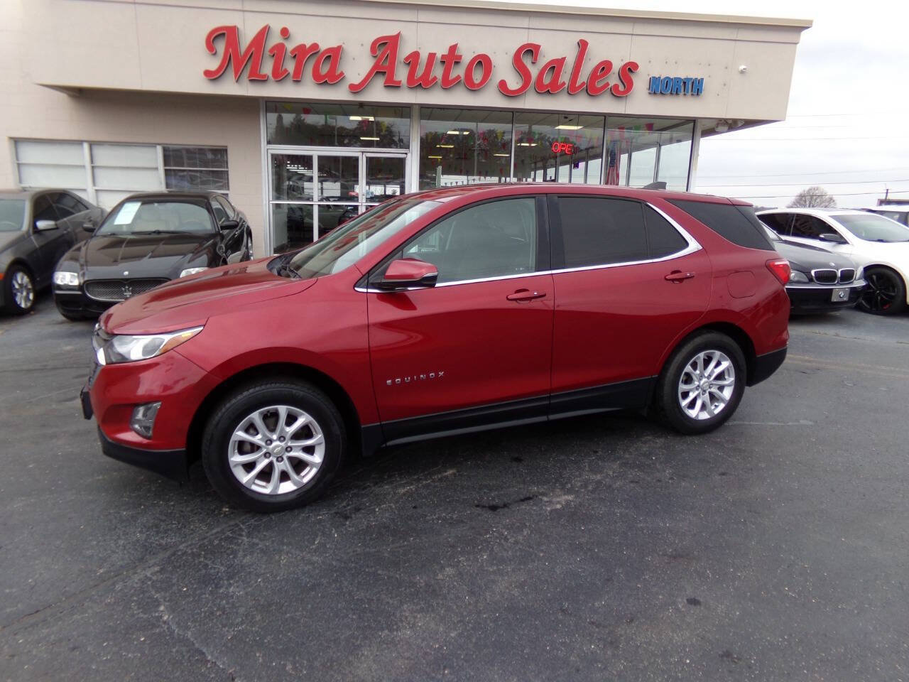 Used 2018 Chevrolet Equinox LT FWD image 2