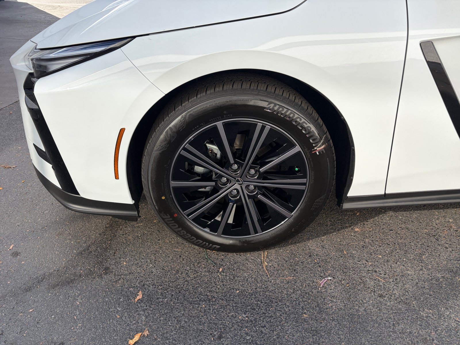 New 2026 Lexus ES 350h AWD image 24