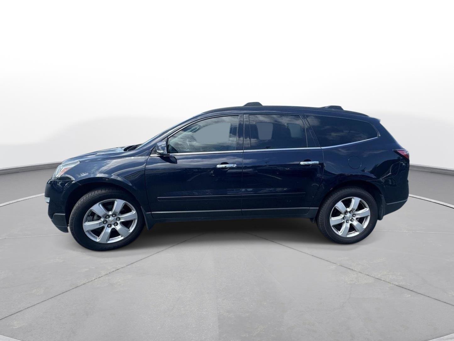 Used 2017 Chevrolet Traverse LT w/ Style and Technology Package FWD image 9