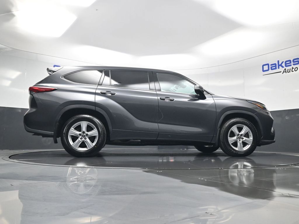 Used 2020 Toyota Highlander LE image 45