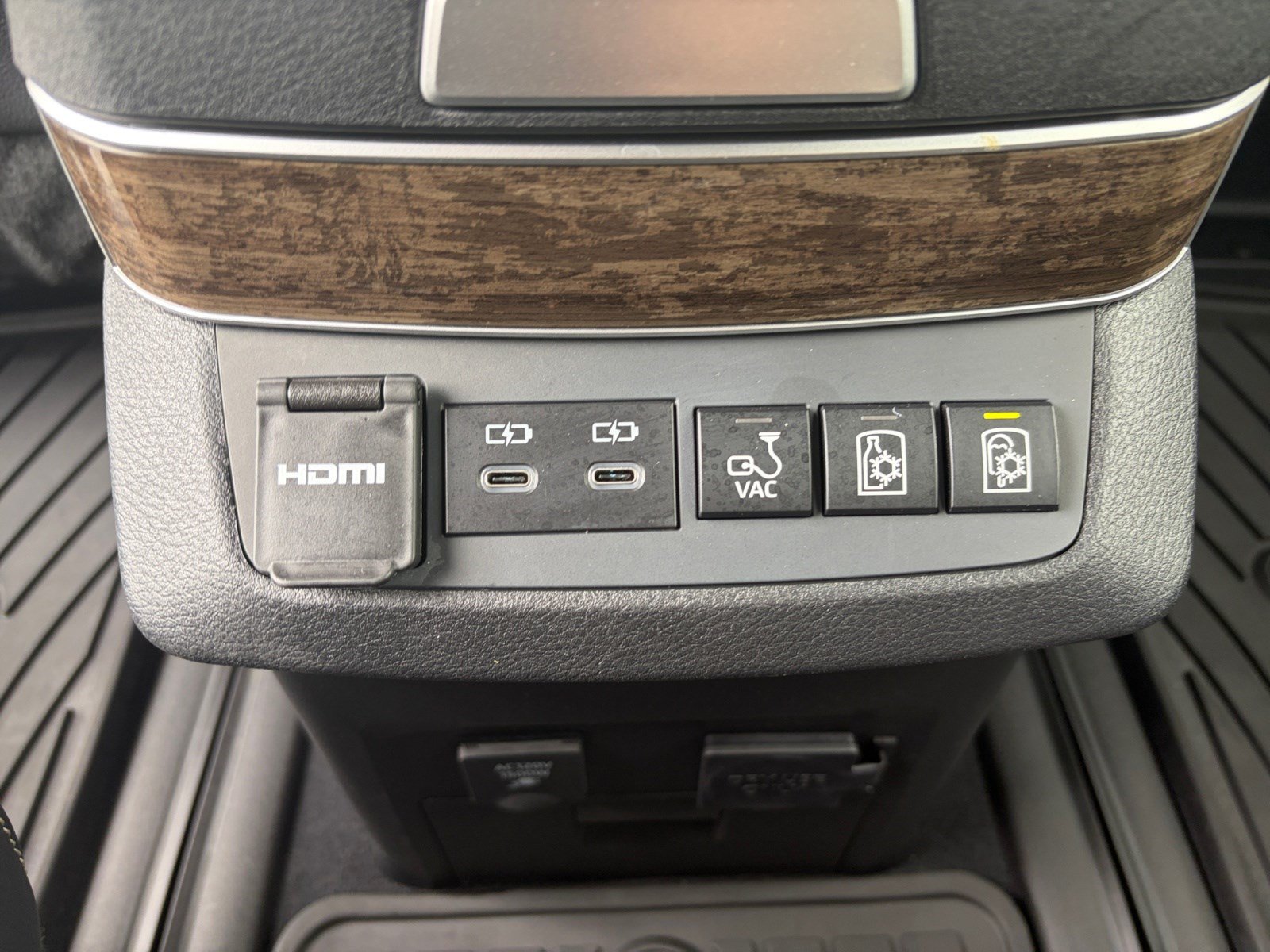 Used 2026 Toyota Sienna Platinum AWD/4WD image 16