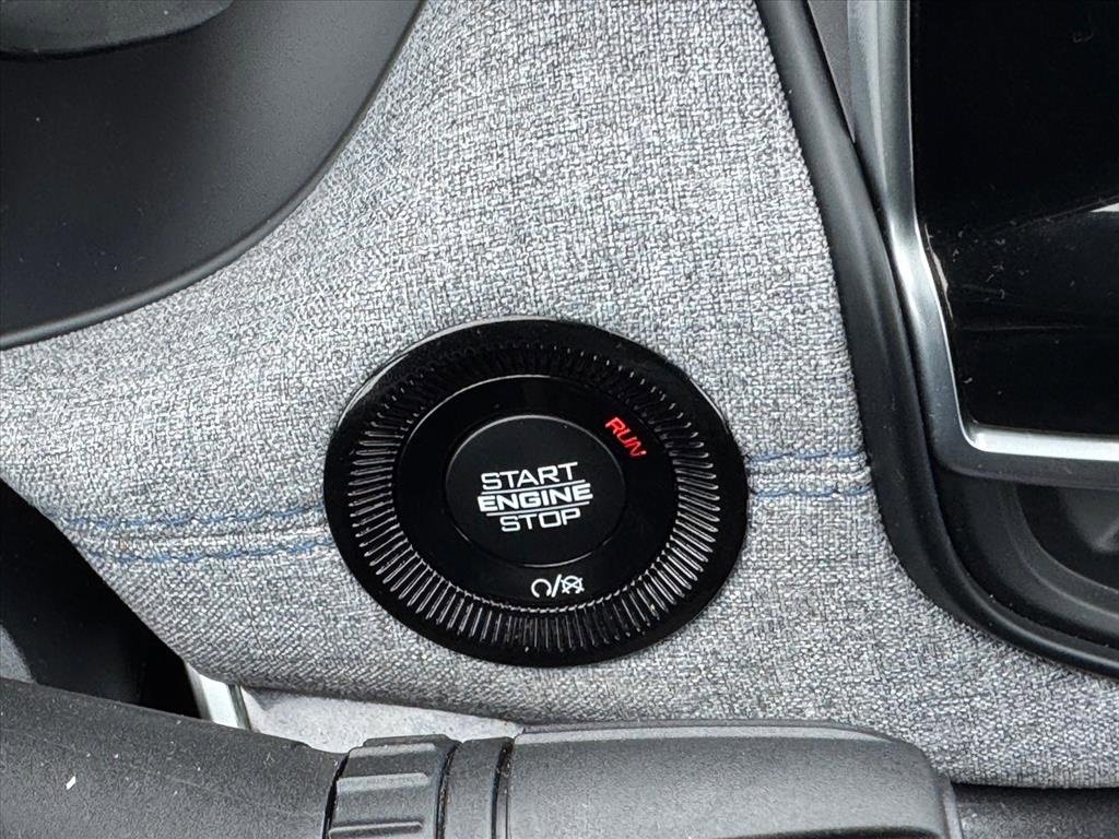 Used 2025 Jeep Compass Sport image 21