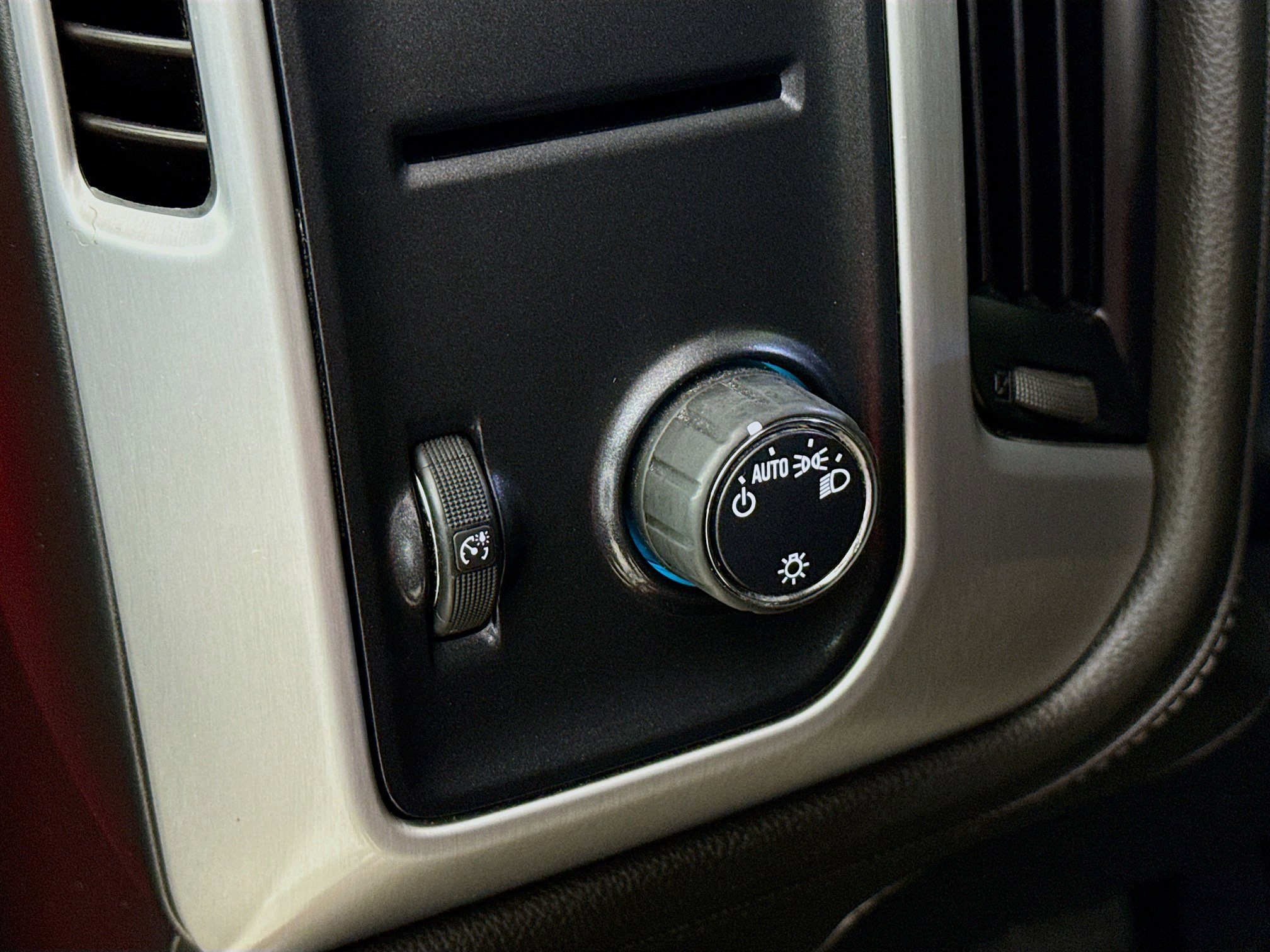 Used 2018 GMC Sierra 1500 SLE image 9