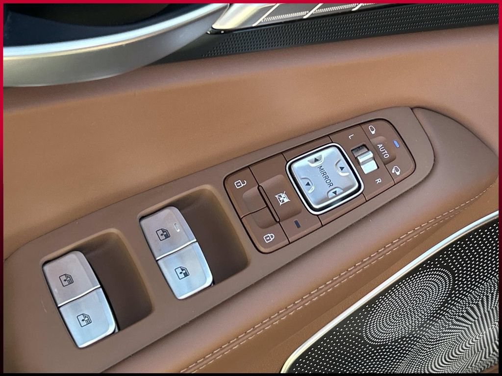 Used 2022 Genesis G90 3.3T Premium RWD image 18