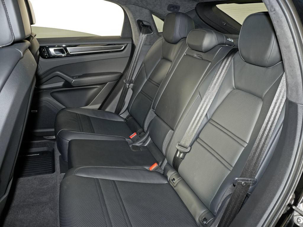 Certified 2021 Porsche Cayenne GTS AWD/4WD image 39
