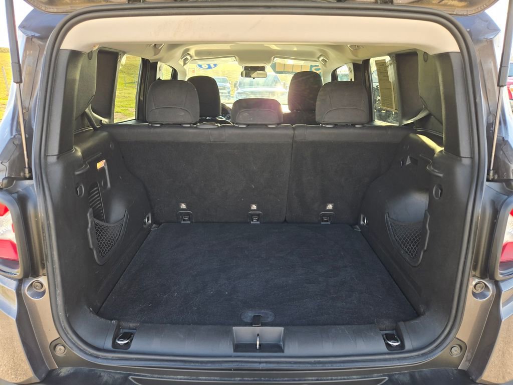 Used 2018 Jeep Renegade Latitude AWD/4WD image 29